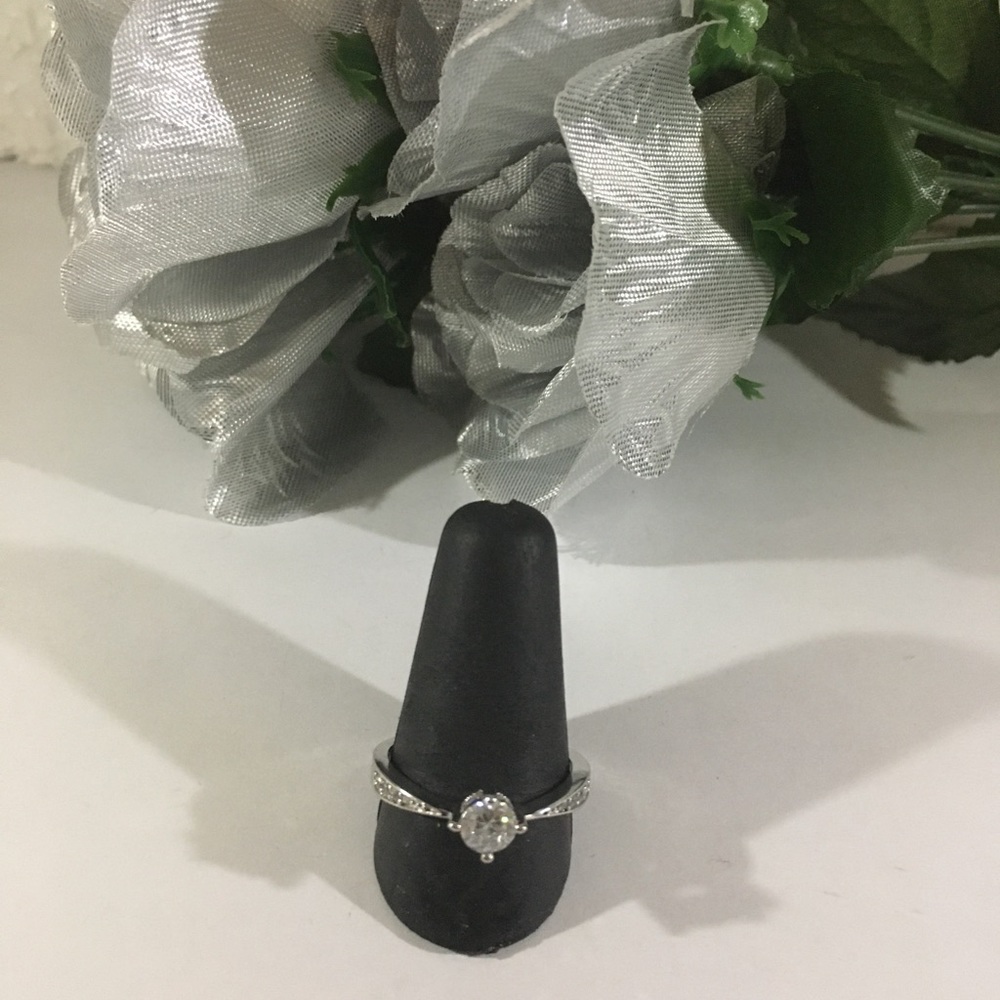 925 SILVER RING SIZE 8